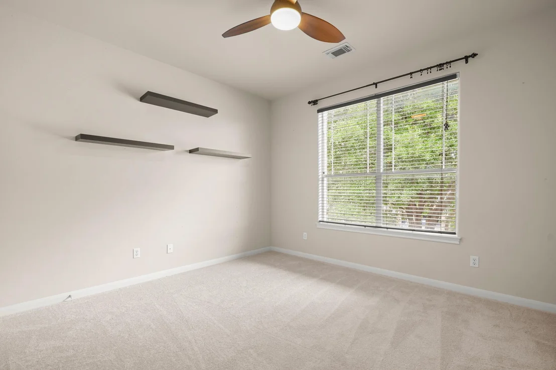 Photo of 606 Victoria DR