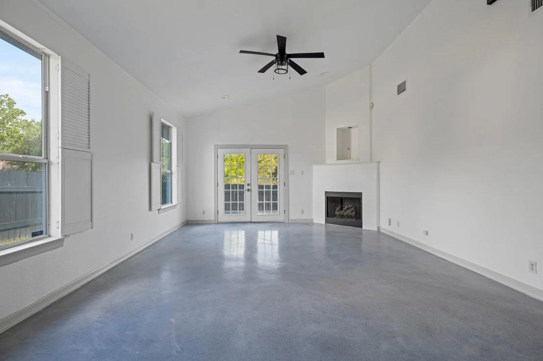 Photo of 8401 Longview RD