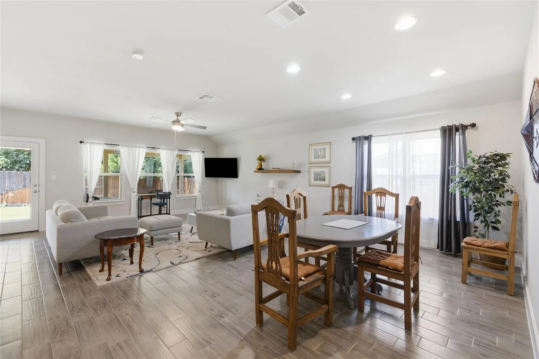 Photo of 3543 Pauling LOOP