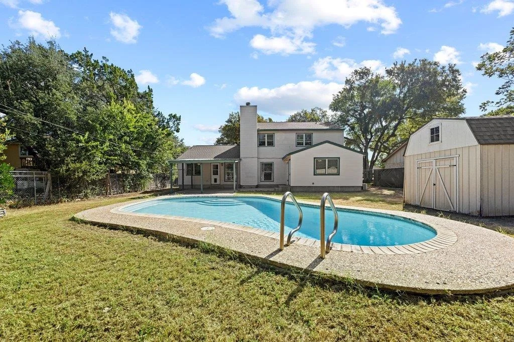 Photo of 1702 Oakridge DR