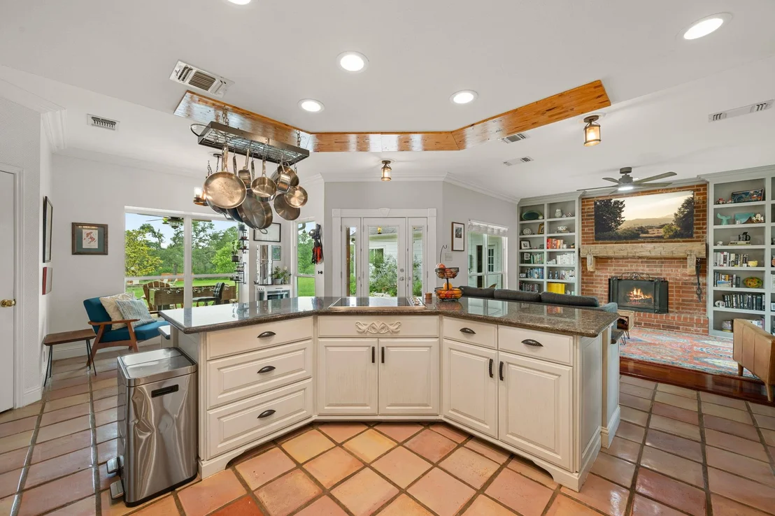 Photo of 622 Thousand Oaks LOOP