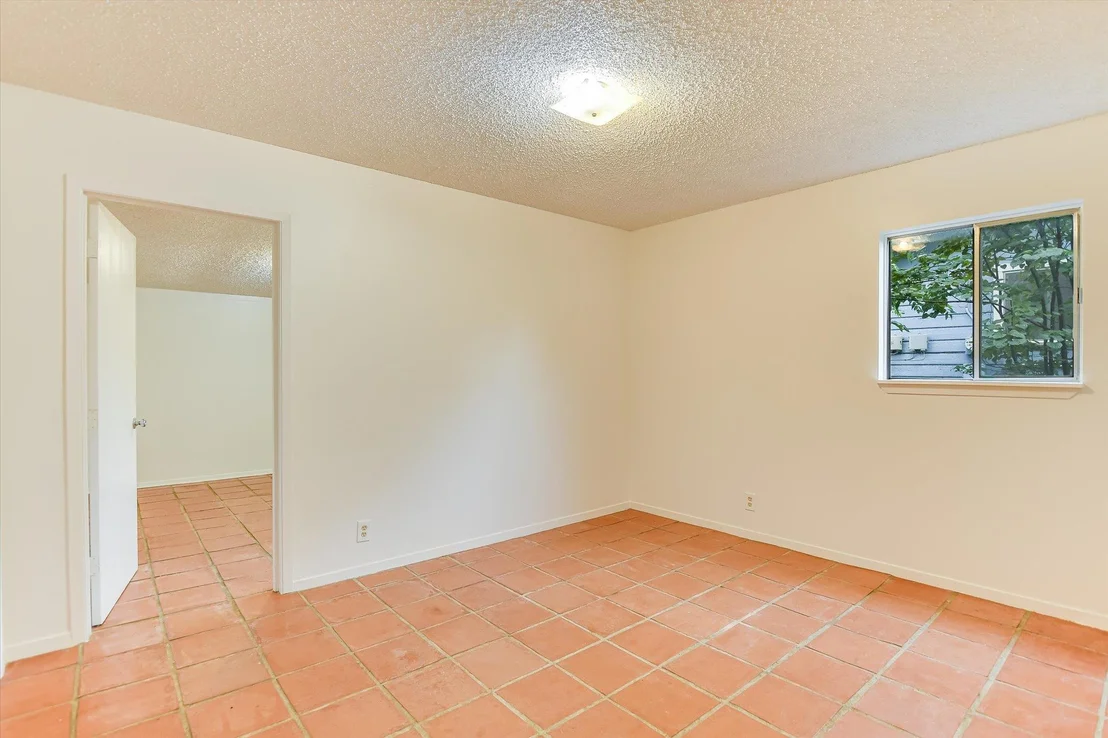Photo of 100 E Lisa DR
