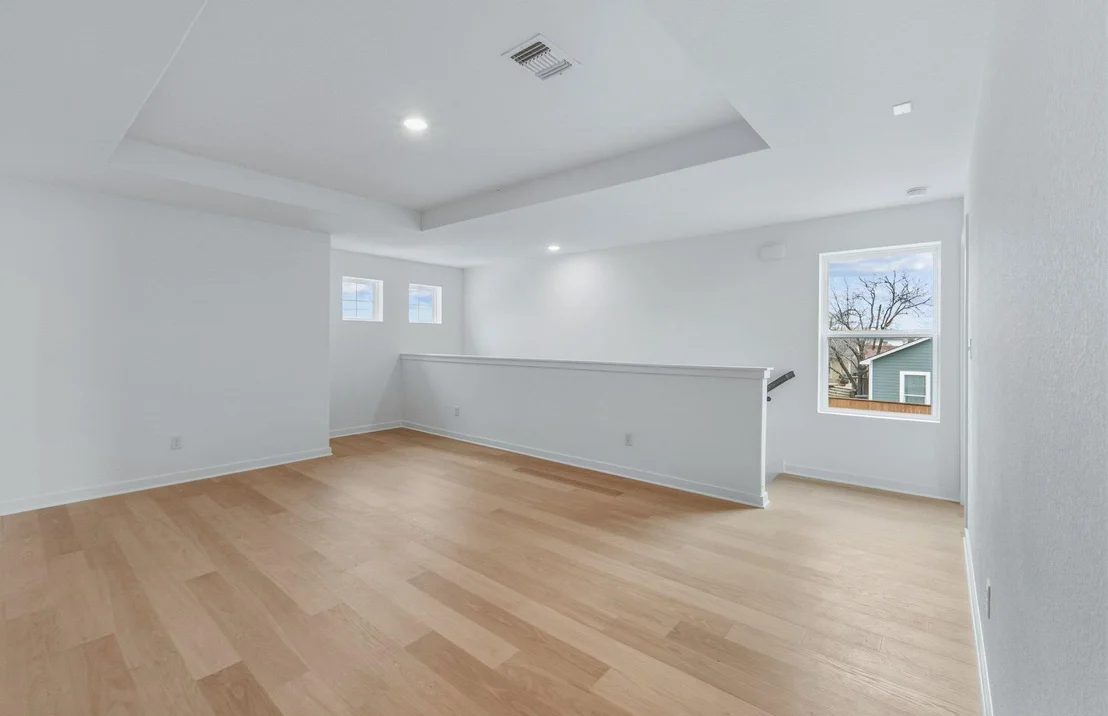 Photo of 341 Sullivan WAY