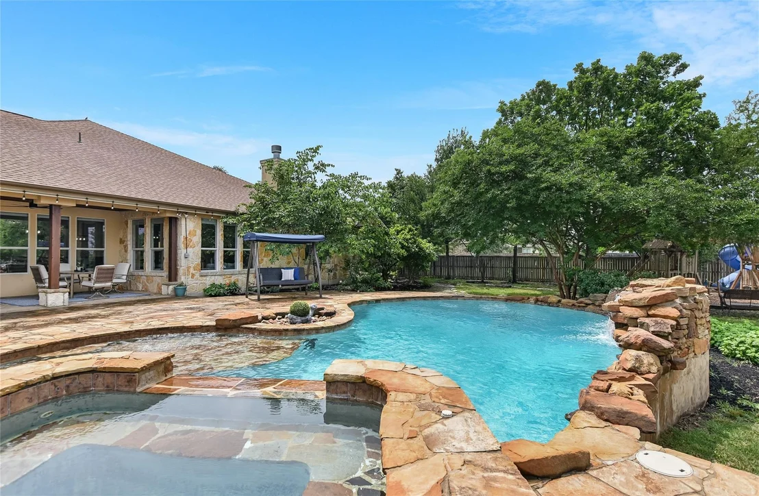 Photo of 112 Oak Plaza DR