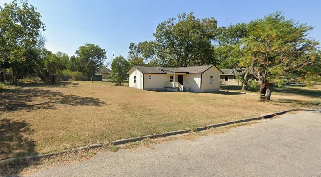 Photo of 904 E Austin ST