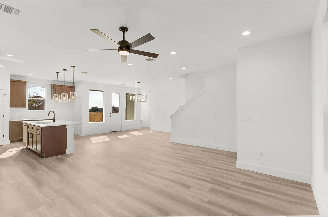 Photo of 107 Carmen CV