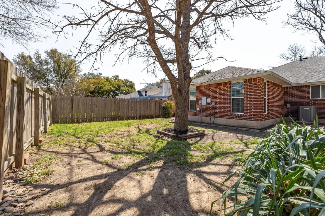 Photo of 1112 Faircrest DR