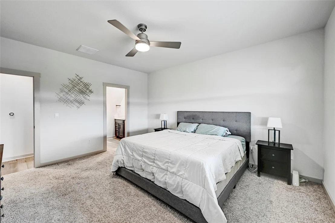 Photo of 8000 Linnie LN