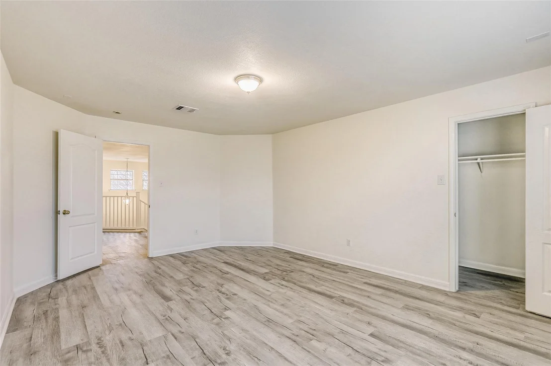Photo of 113 Silver Lace LN