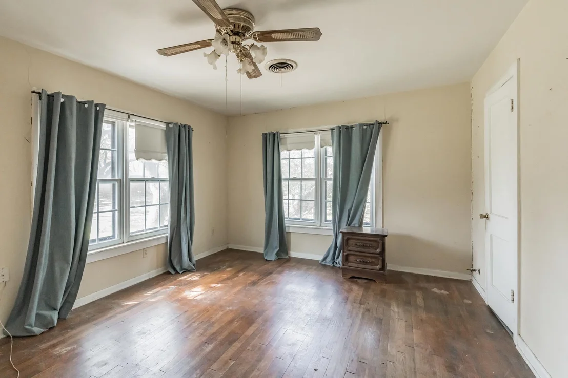 Photo of 900 Herndon LN