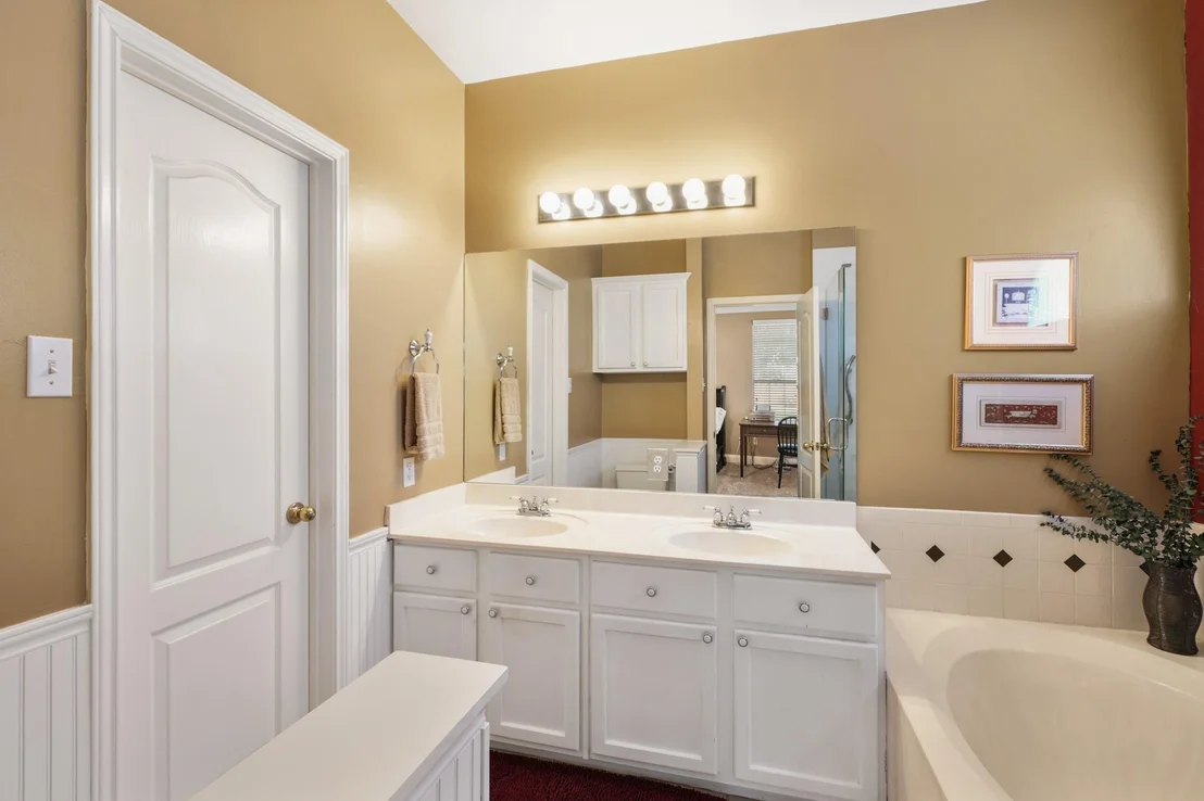Photo of 1028 Thackeray LN