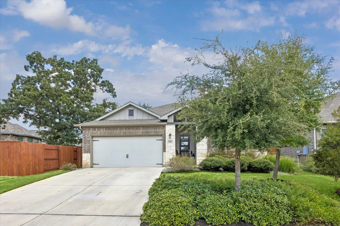 Photo of 832 Whitetail DR