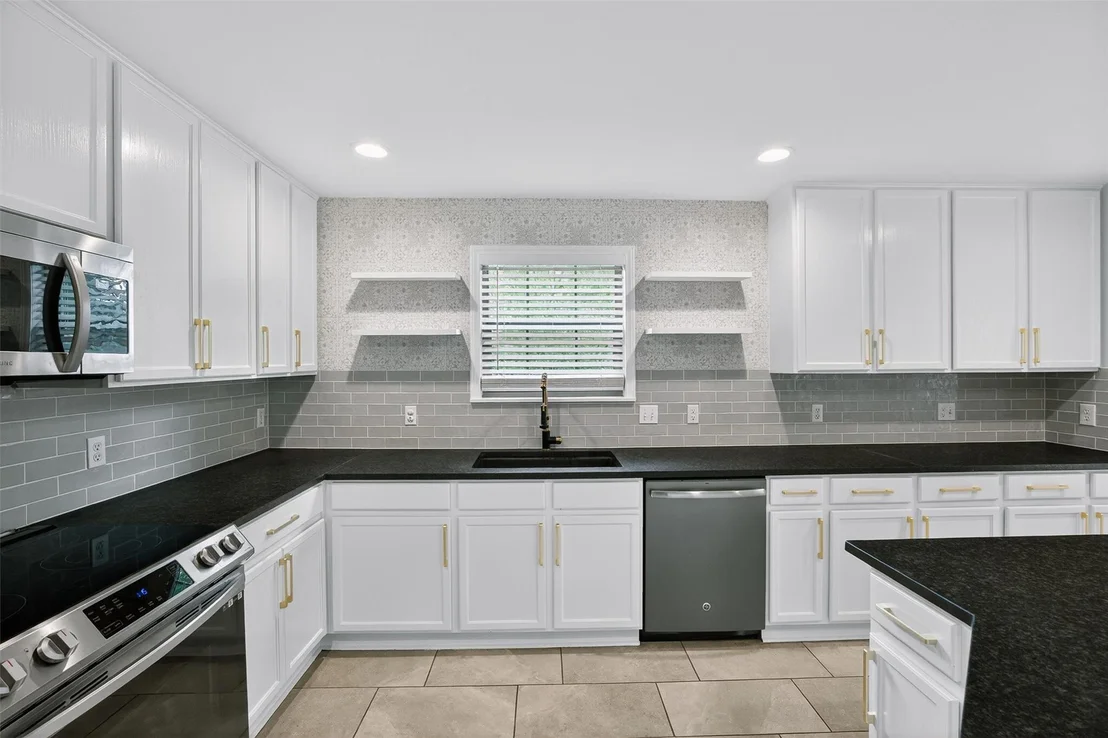 Photo of 242 Wildwood DR