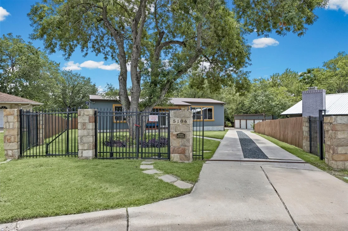 Photo of 5106 Spruce CV