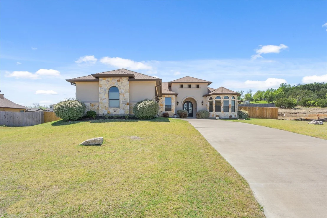 Photo of 1007 Saddle Bluff DR
