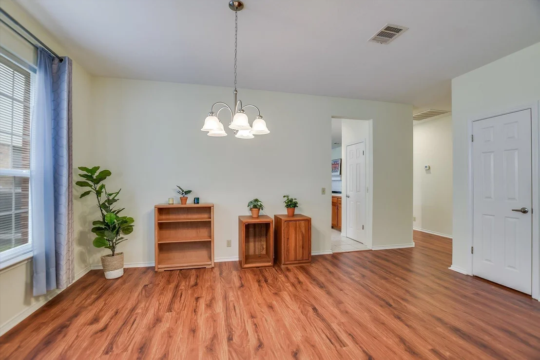 Photo of 1506 Suzi LN
