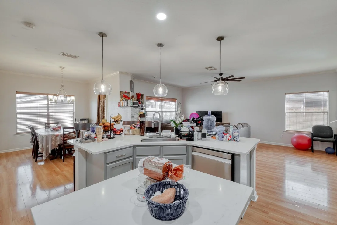 Photo of 402 Split Oak DR