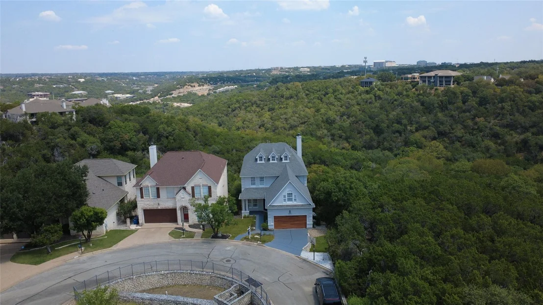 Photo of 5000 Valburn CT