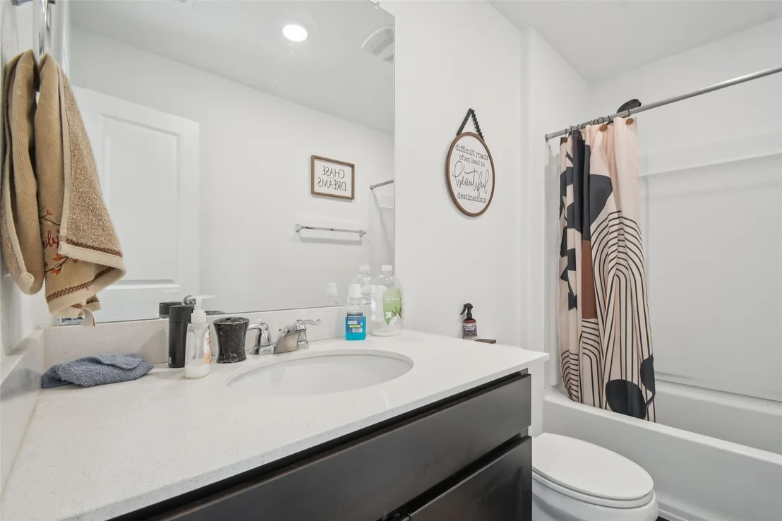 Photo of 857 Powell ST