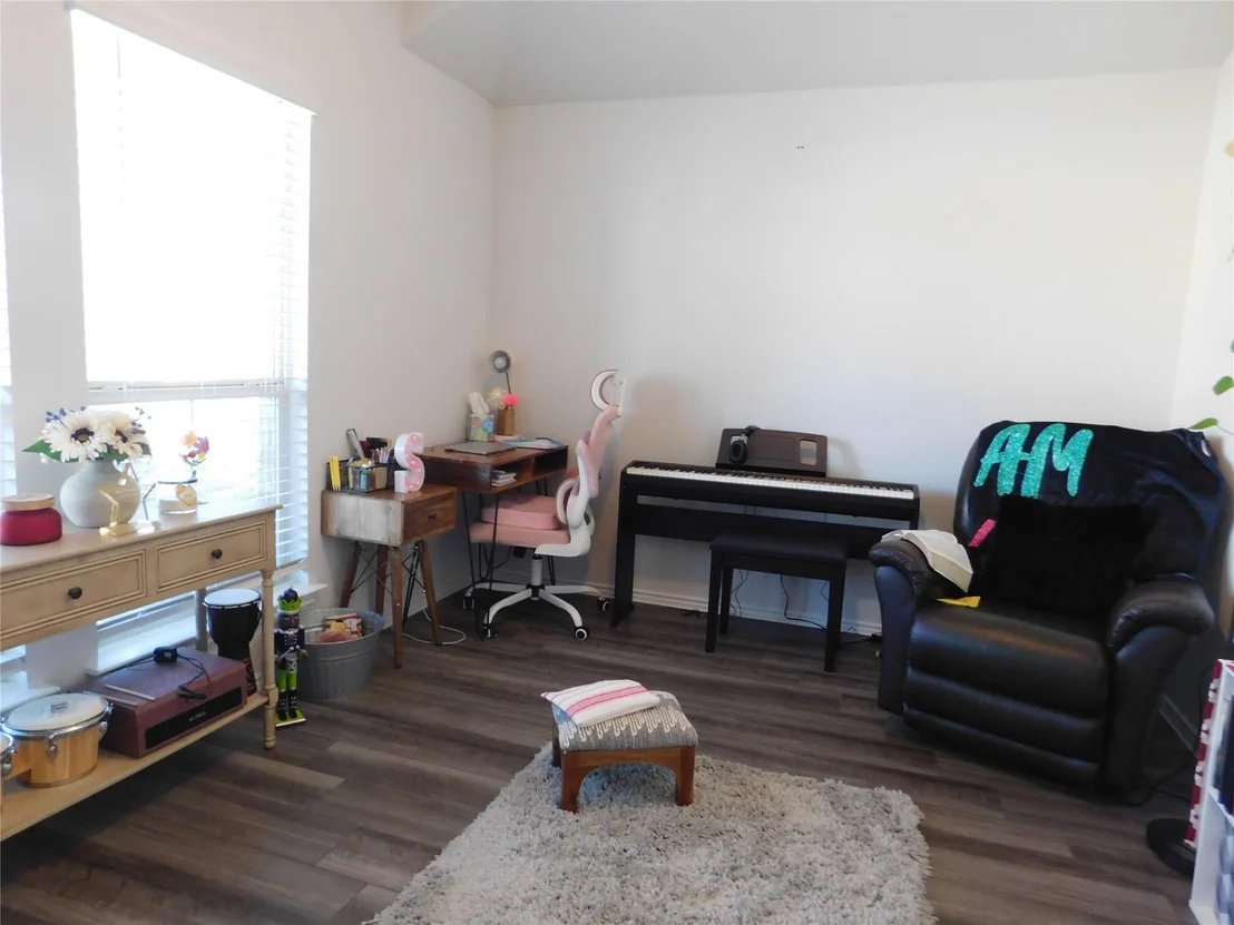 Photo of 8915 Hidden Oaks DR