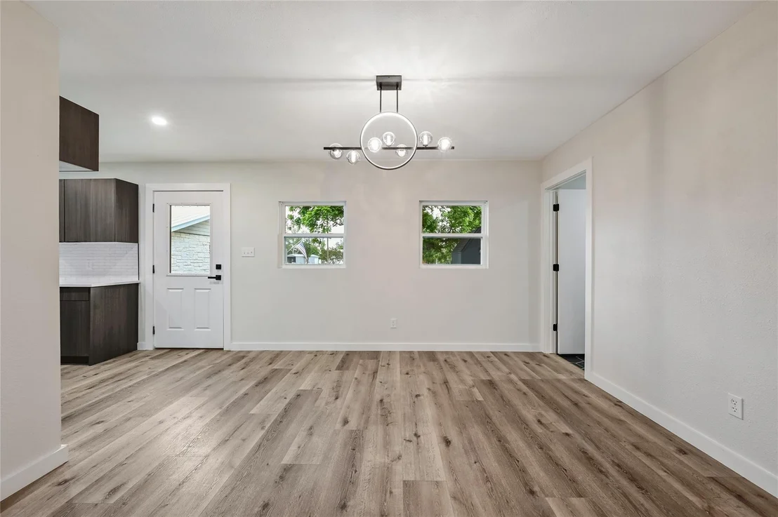 Photo of 409 Bizzy LN