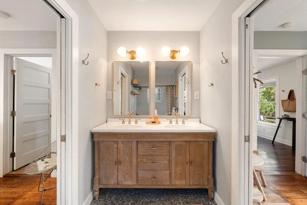 Photo of 403 W 55th ST