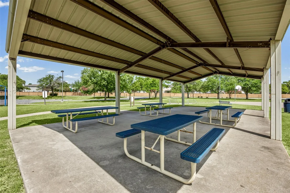 Photo of 1313 Laurelleaf DR