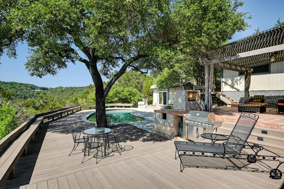 Photo of 1004 Castle Ridge RD