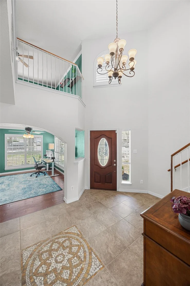 Photo of 828 Whitehall DR