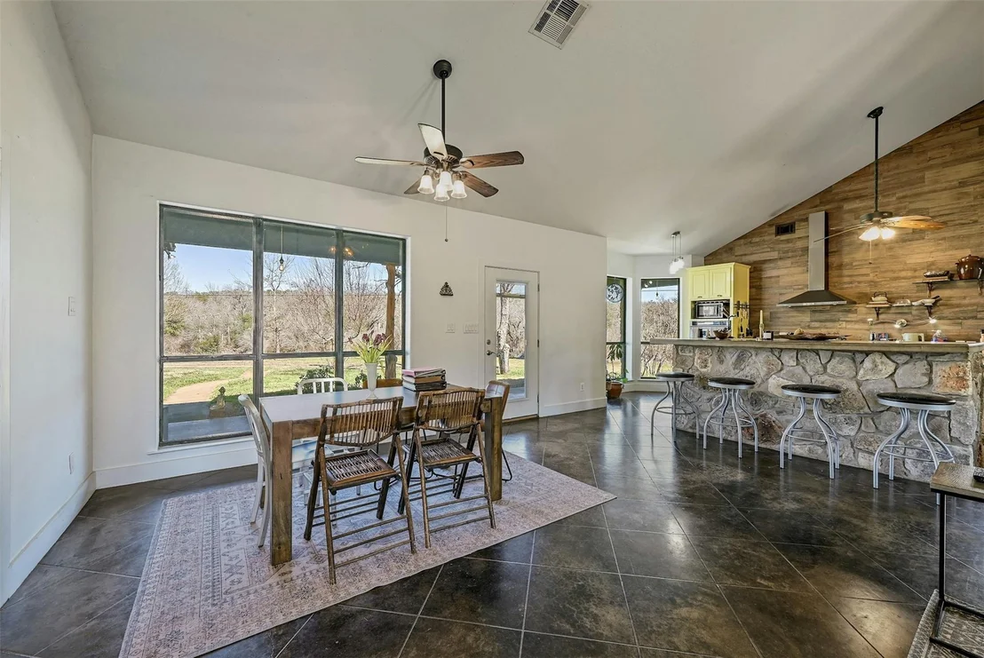 Photo of 915 County Road 404