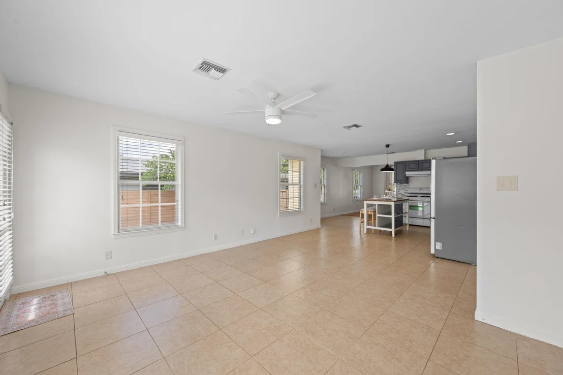 Photo of 5010 W Frances PL