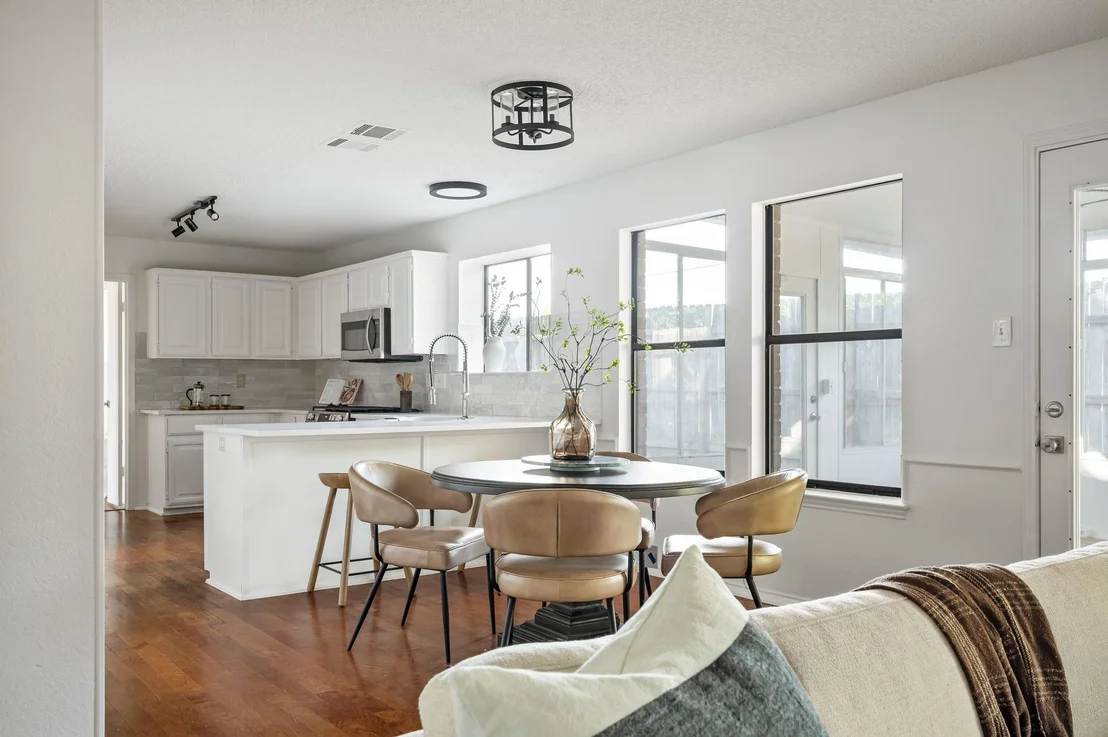 Photo of 1106 Split Oak CV