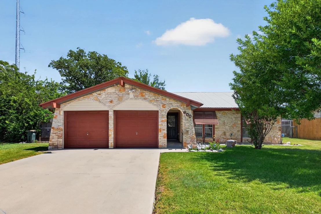 Photo of 600 E Central DR