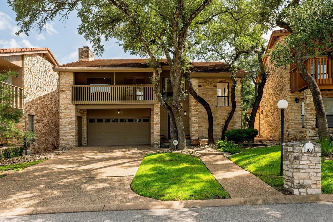 Photo of 103 Crescent Bluff