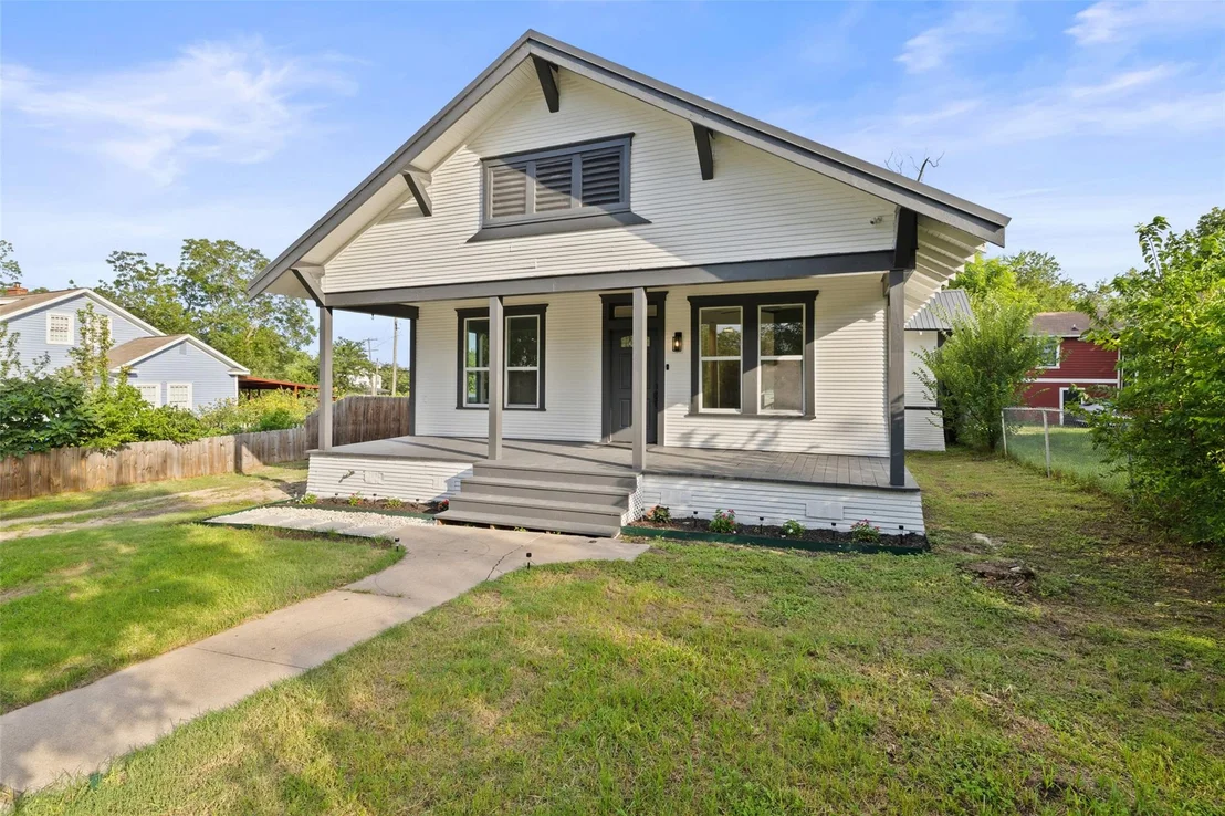 Photo of 707 W 7th ST