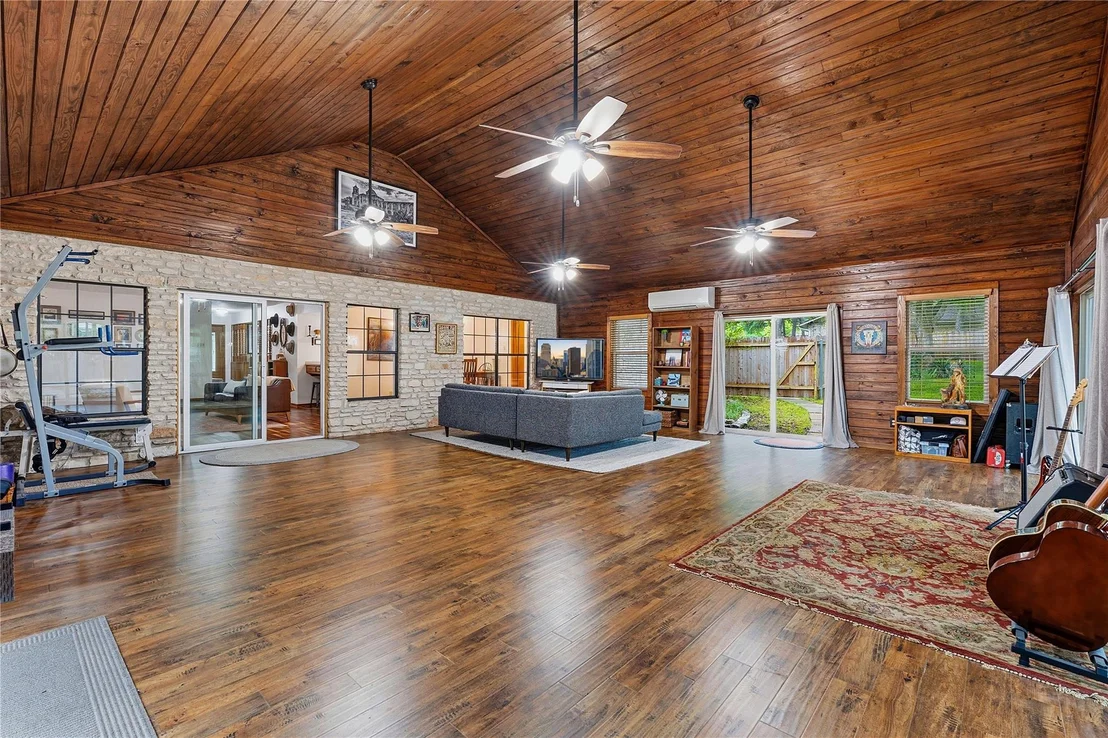 Photo of 203 Leisurewoods DR