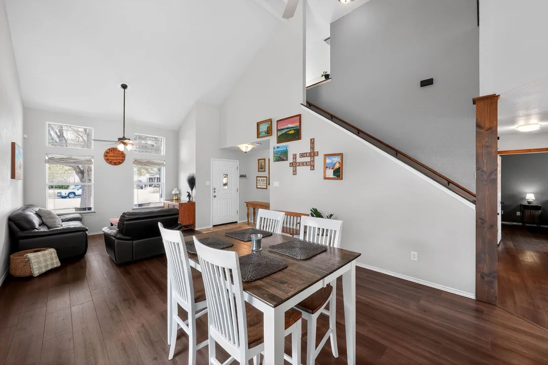 Photo of 748 Bills CIR