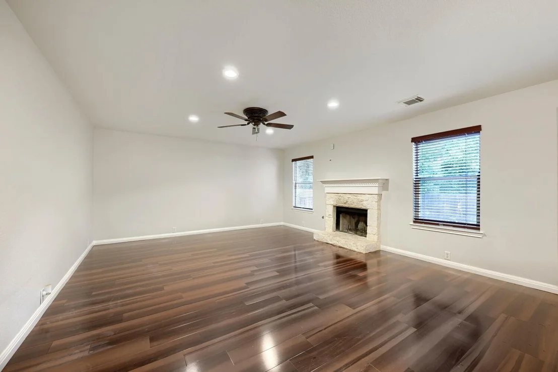 Photo of 1405 Hawk DR