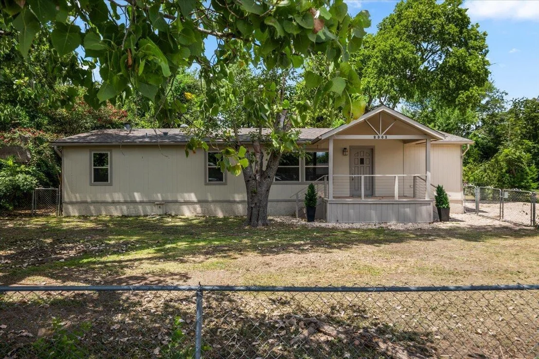 Photo of 2301 Sumac LN