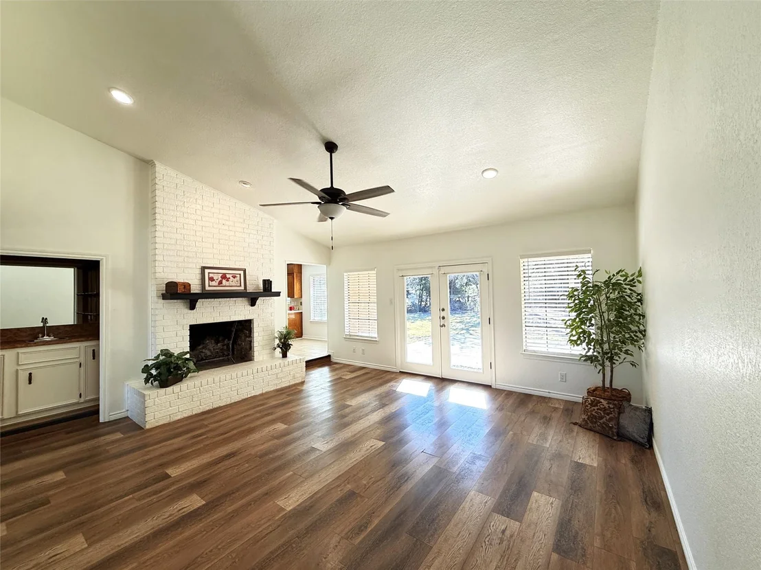 Photo of 2111 Chinaberry CIR