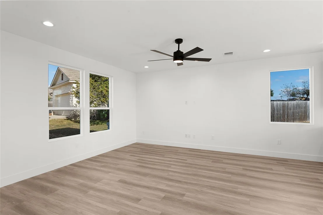 Photo of 107 Carmen CV