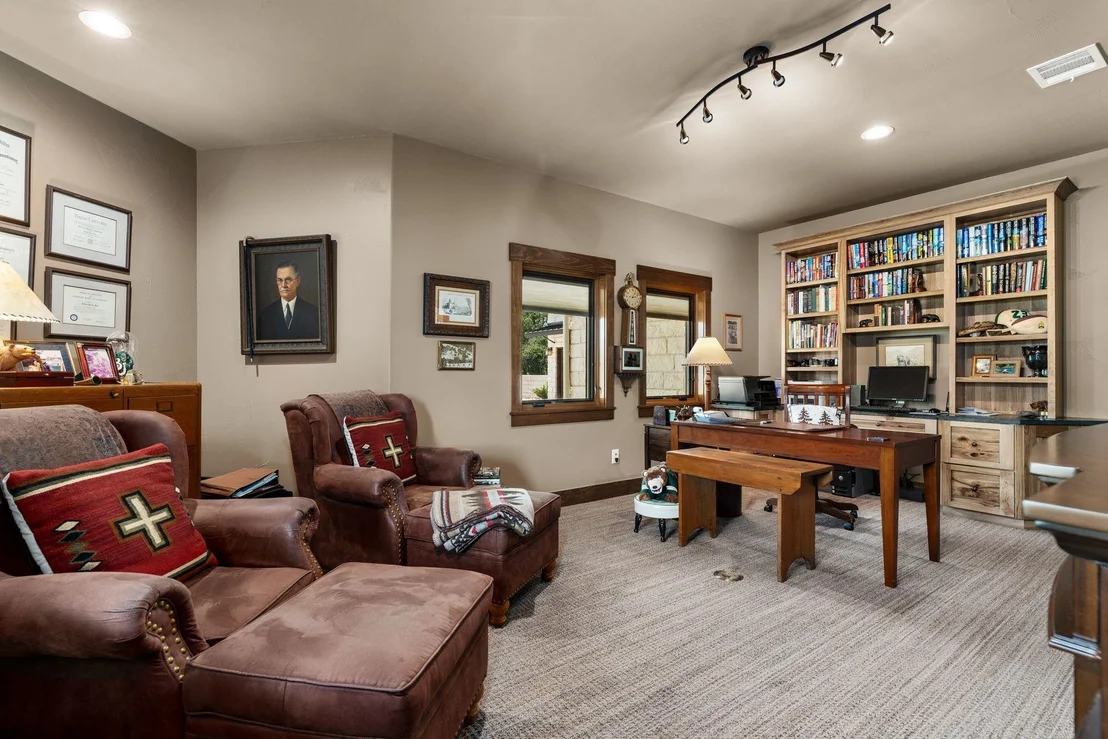 Photo of 115 Trophy Oak PT