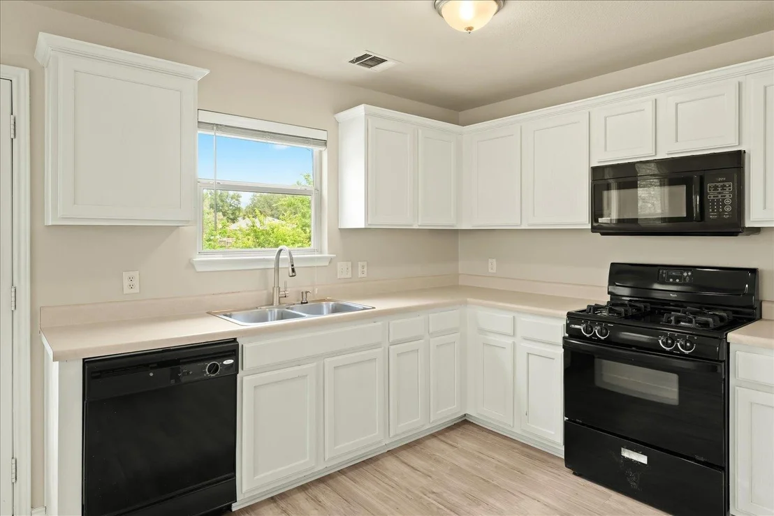 Photo of 15411 Ora LN