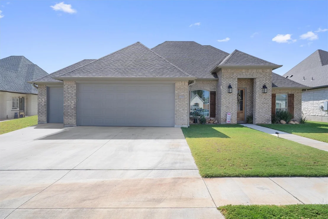 Photo of 1219 Logan BLVD
