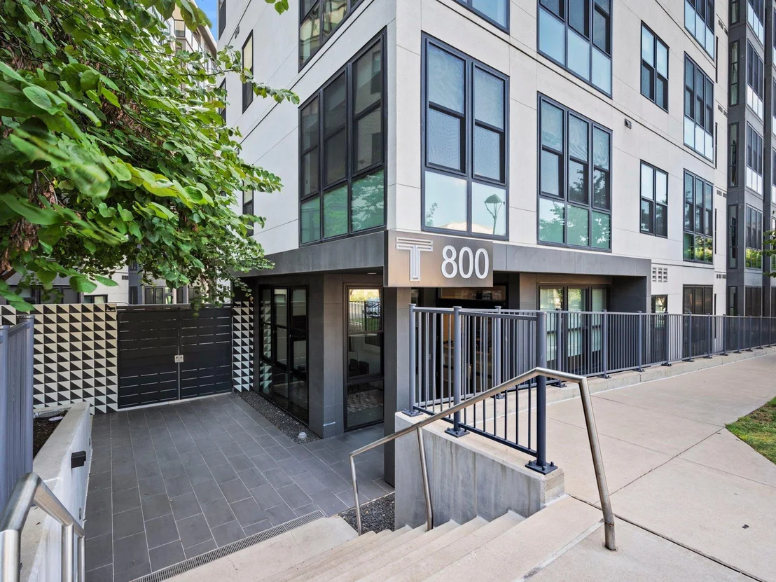Photo of Unit 302 at 800 Embassy DR