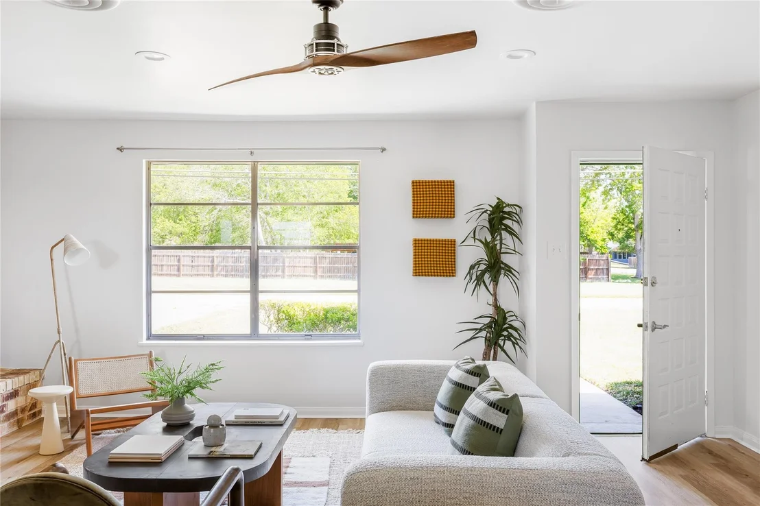Photo of 304 W Bee ST