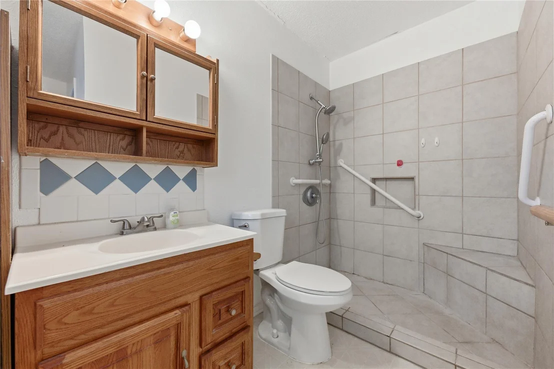 Photo of 207 W 17th ST