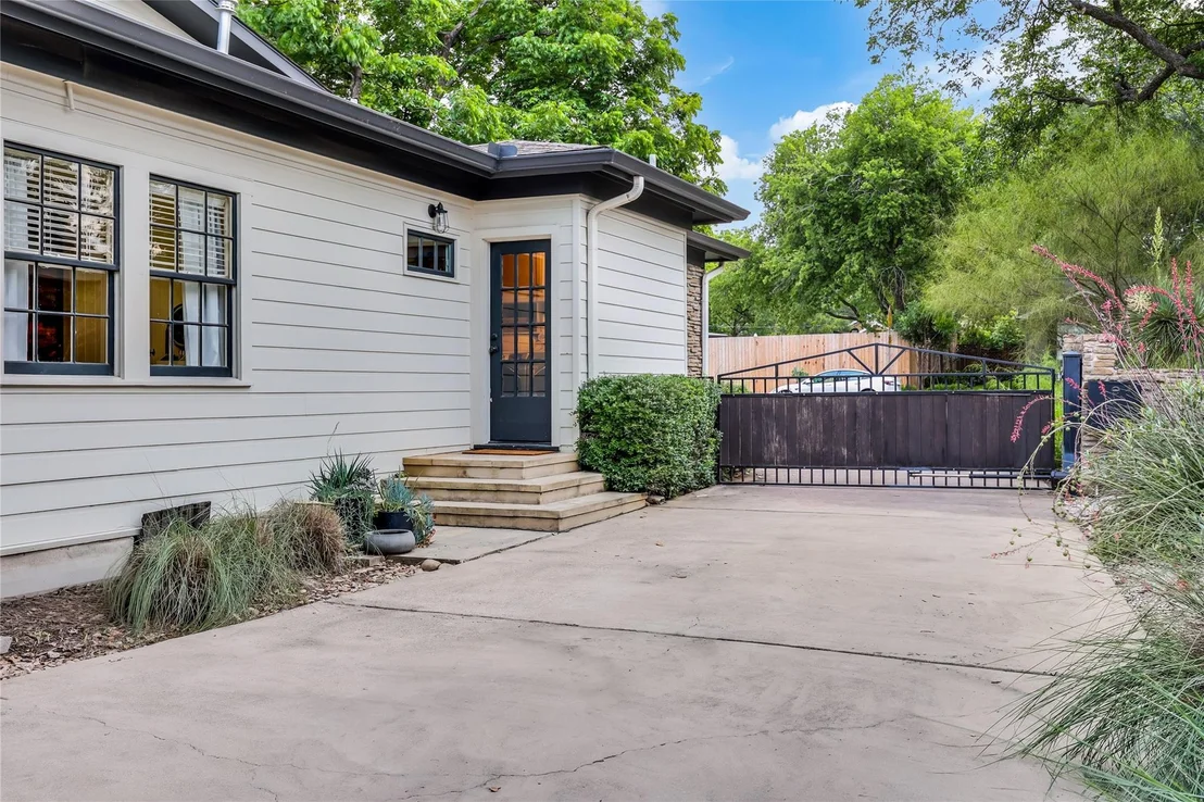 Photo of 4705 Fairview DR
