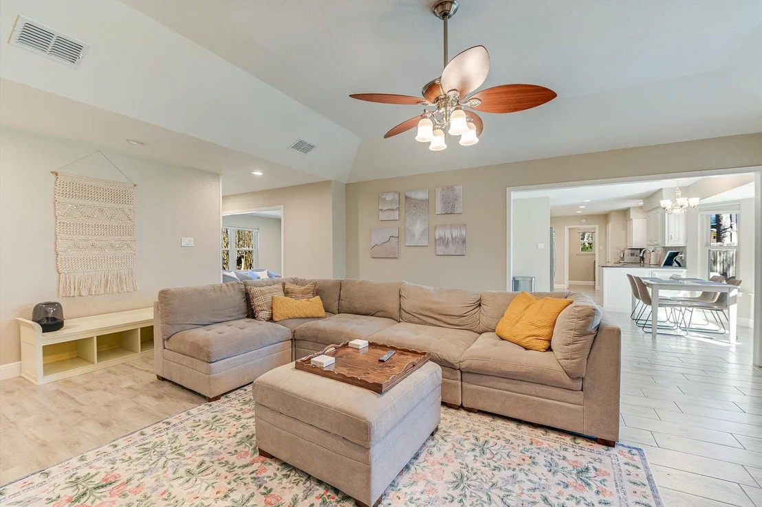 Photo of 10706 Oak View DR