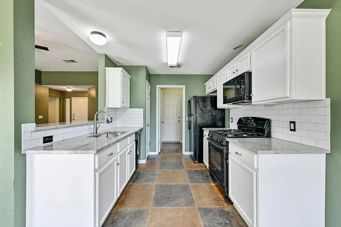 Photo of 902 Honeysuckle DR